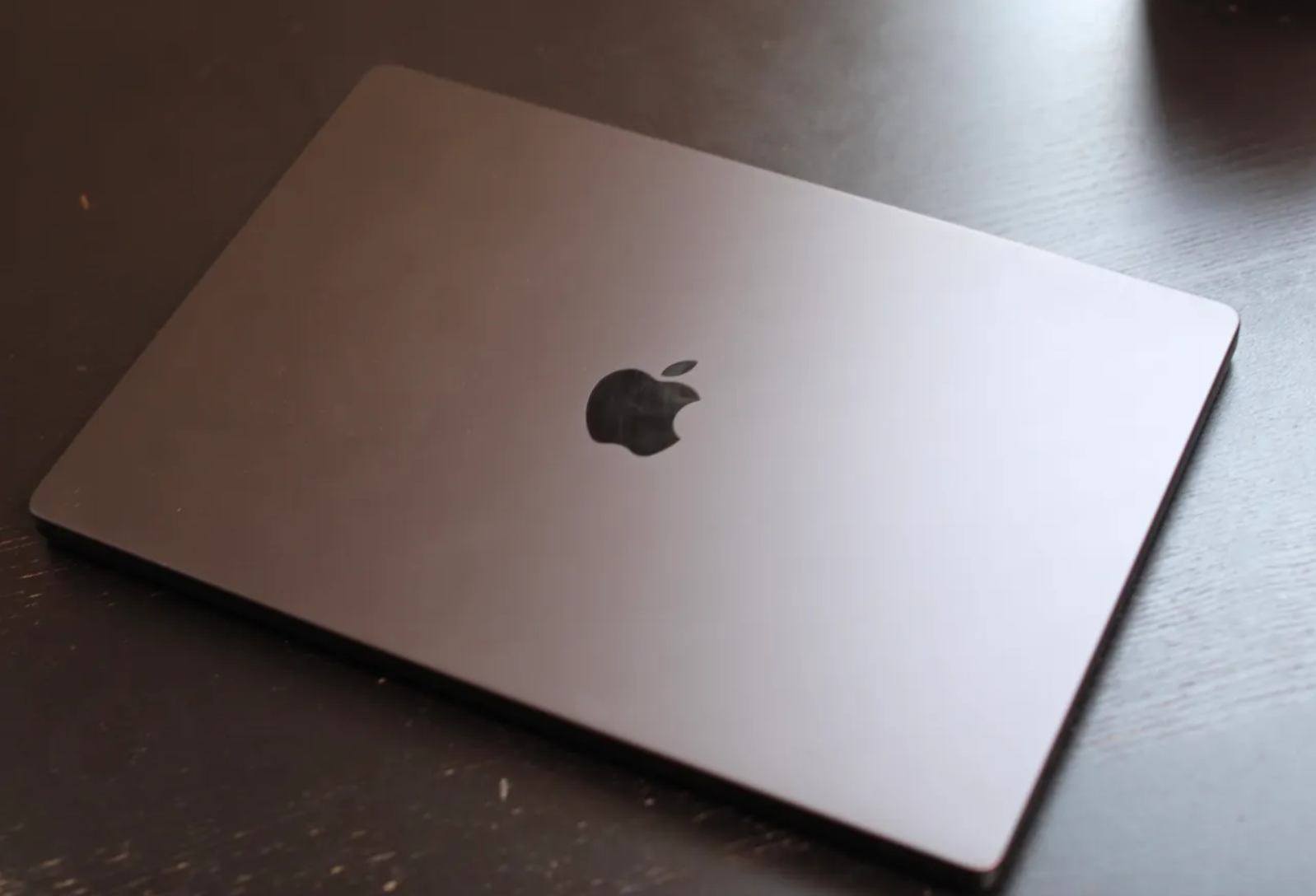 关税冲击致科技股暴跌，苹果市值蒸发 2500 亿美元