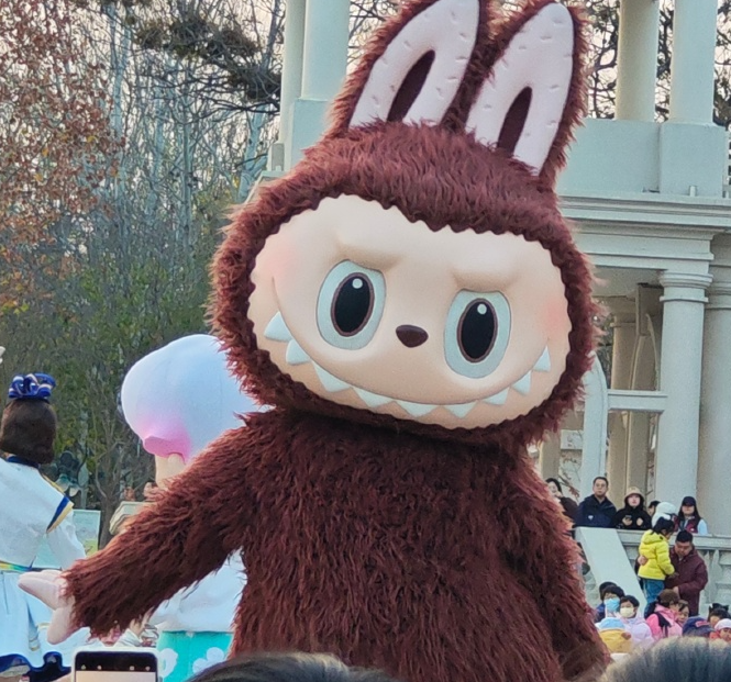 从Labubu到全球潮玩：撕下“代工”标签，中国玩具出海的新战场